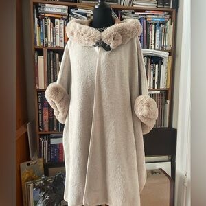 Elegant Cream Cape with Faux Fur Trim